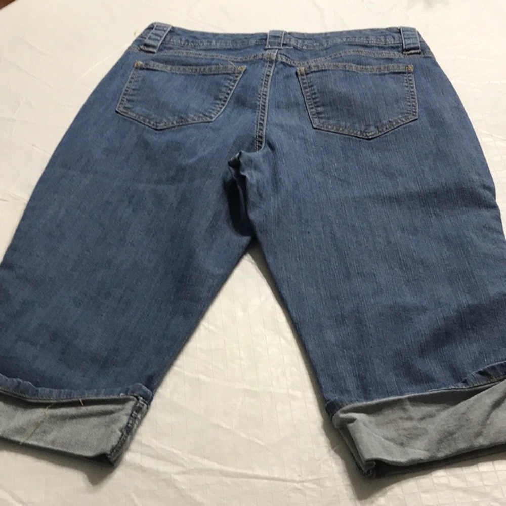 Basic Editions~~Cuffed Capris~🔷 - Picture 7 of 9